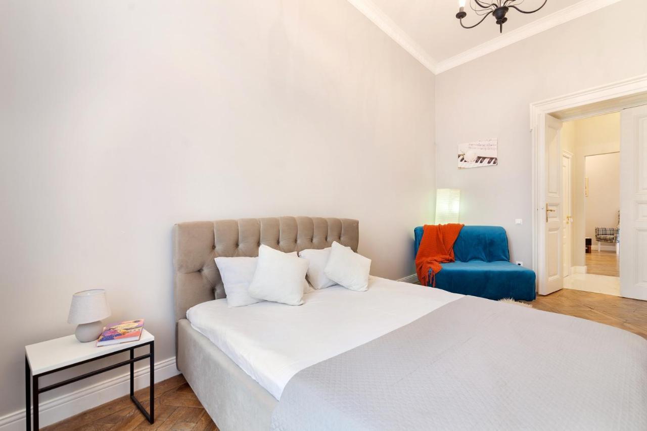 Chopin Apartment In The Center Of إلفيف المظهر الخارجي الصورة