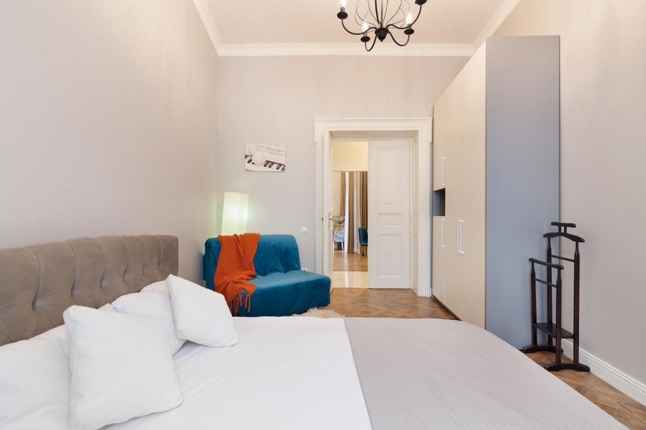 Chopin Apartment In The Center Of إلفيف المظهر الخارجي الصورة